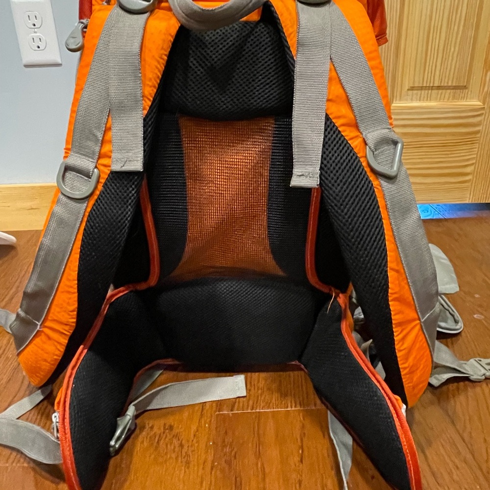 Amazon basics camera backpack - Picture 4 of 6